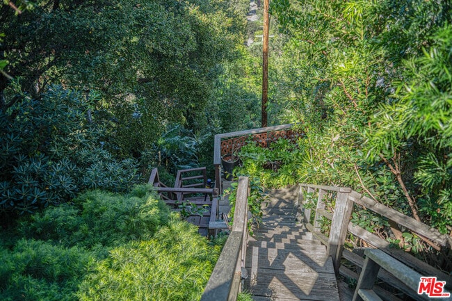 Building Photo - 8895 Appian Way