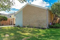 Building Photo - 14427 Briarhills Pkwy