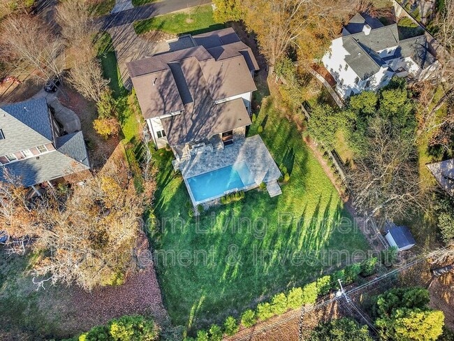 Building Photo - 2011 Sharon Ave