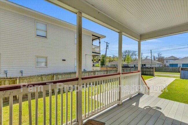 Building Photo - 635 E Henry St