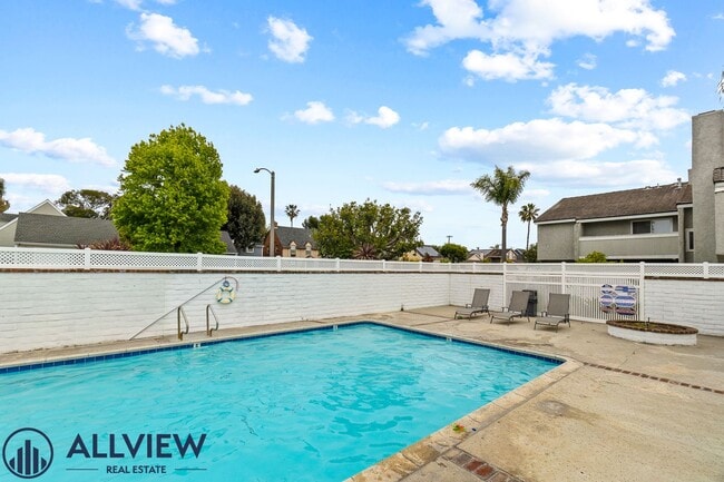 Building Photo - Highly Upgraded, Large Condo in Huntington Beach!