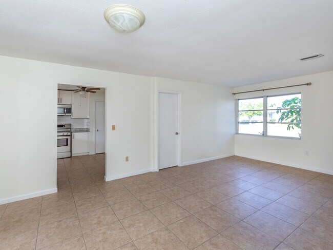 Building Photo - 438 Clover Rd