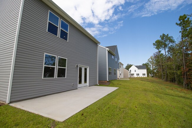 Building Photo - Spacious 4-Bedroom Home - Convenient to Fo...