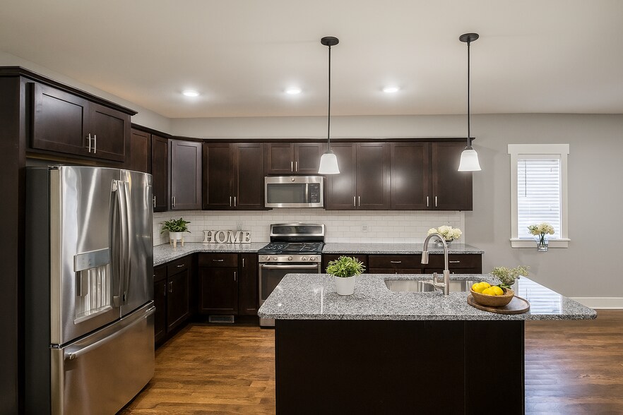 Building Photo - 616 4th St NW