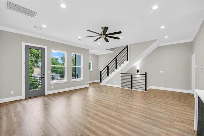 Building Photo - 604 W 28th St