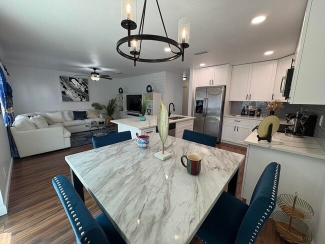 Building Photo - 3318 Blue Fin Dr