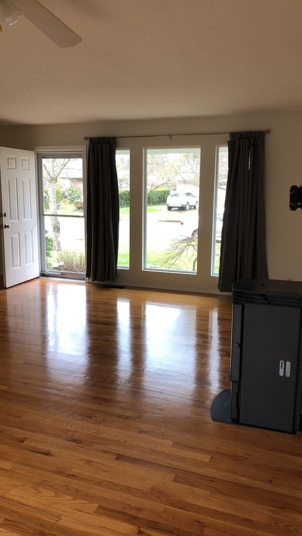 Building Photo - Beautiful Single Level 3/2 Charming NW Cor...