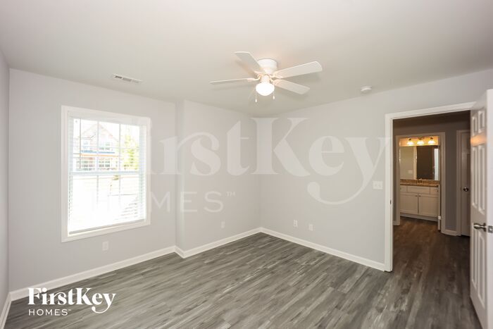 Building Photo - 121 Fairview Dr