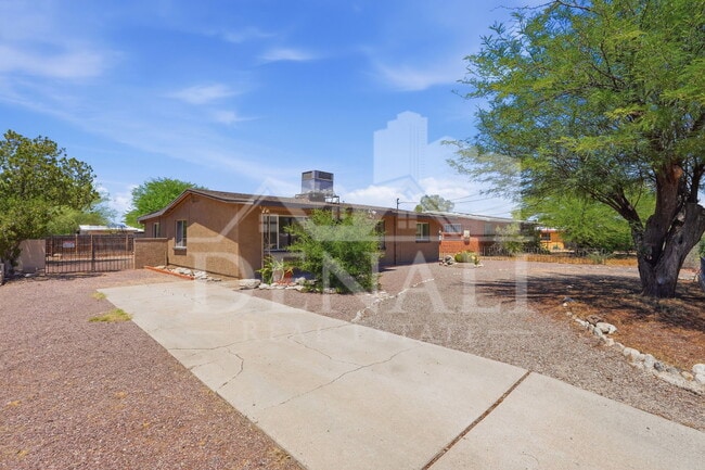 Building Photo - 3801 N 4th Ave