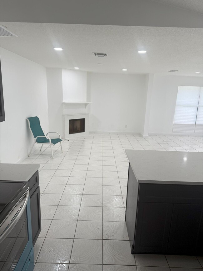 Building Photo - 1334 N Mangonia Dr
