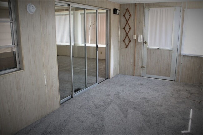 Building Photo - 55+ Spacious 2 bed 2 bath SIERRA DAWN HOME!