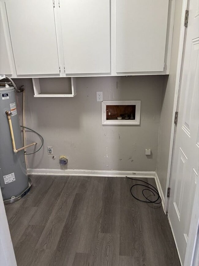 Building Photo - Beautiful Two-Story Home in Cayce