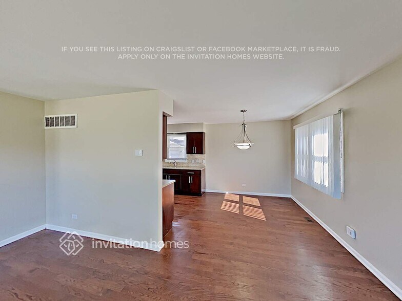 Building Photo - 8840 Hickory Dr