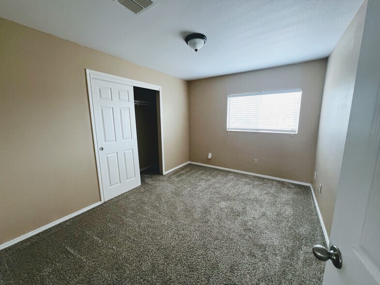 Building Photo - 3803 Ponderosa Bnd
