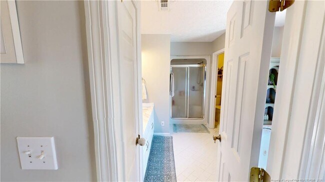 Building Photo - 338 Lionshead Rd