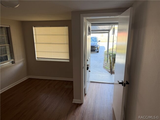 Building Photo - 7 N Jackson St