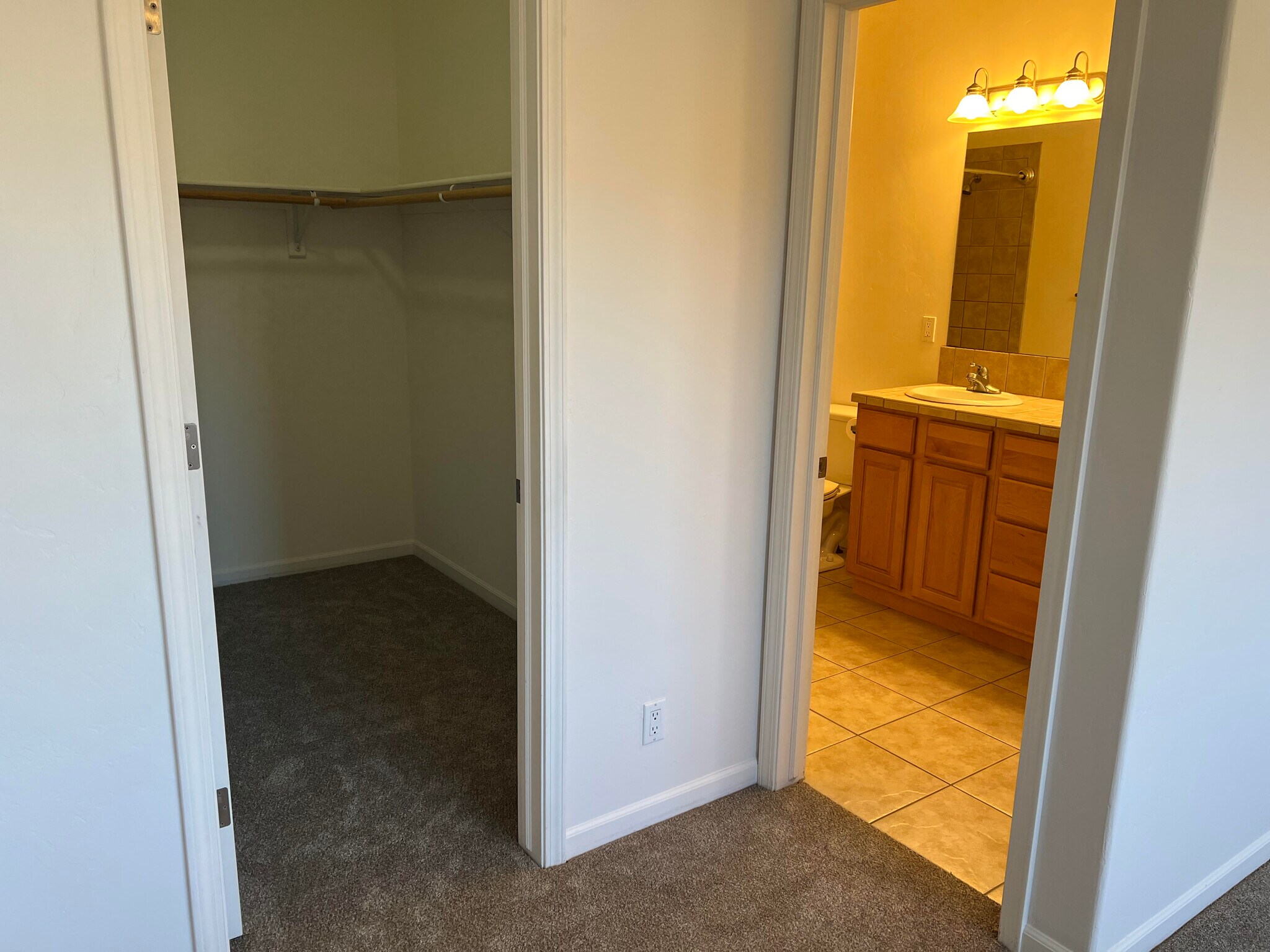 Master bedroom (upstairs) - 60 Mill Rd