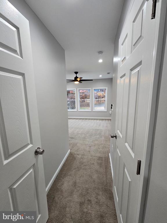 Building Photo - 909 45th Pl NE