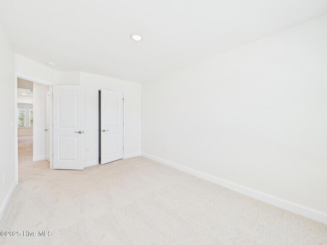 Building Photo - 458 Channel Drop Dr