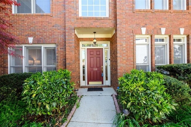 Building Photo - 1560 Oak Park Cove