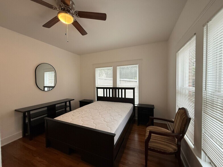 Primary Bedroom - Furnished - 4907 Louisiana St