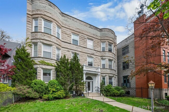 Building Photo - Updated Duplex Condo with 2 parking spots
