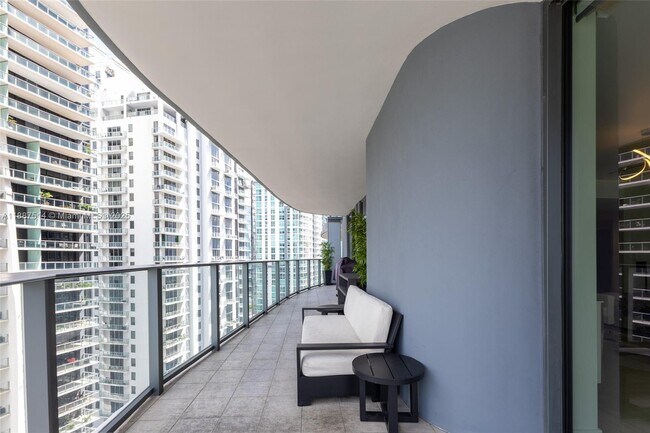 Building Photo - 1000 Brickell Plaza