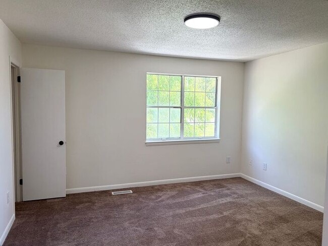 Building Photo - Affordable 2 bedroom Duplex w/Yard