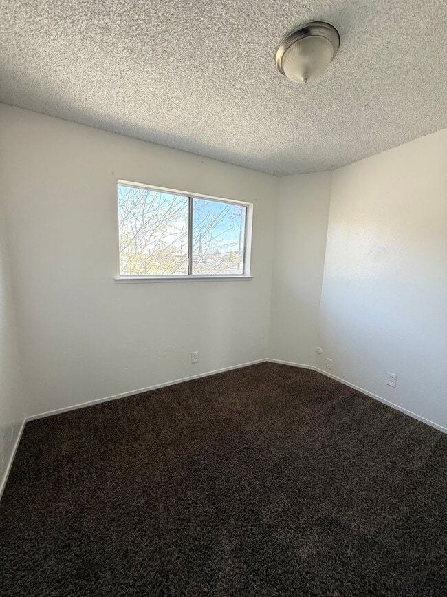 Building Photo - 3308 E Olive Ave