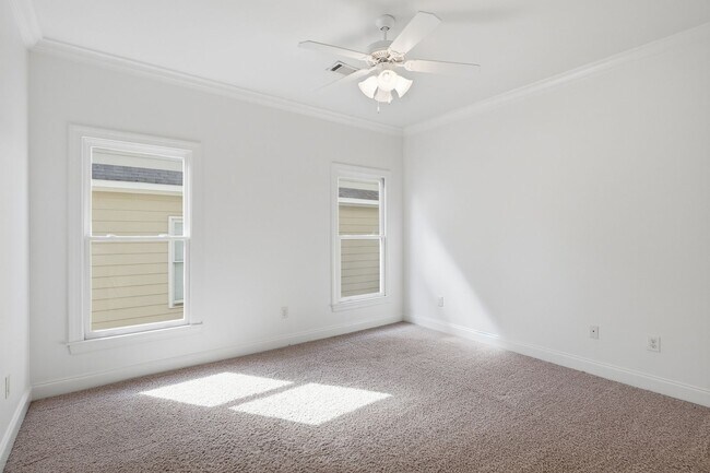 Building Photo - 374 Cherry St