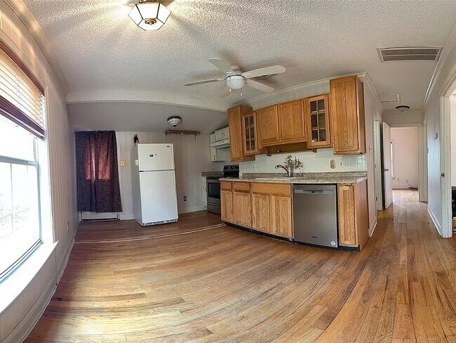 Building Photo - 110 Roadrunner Rd