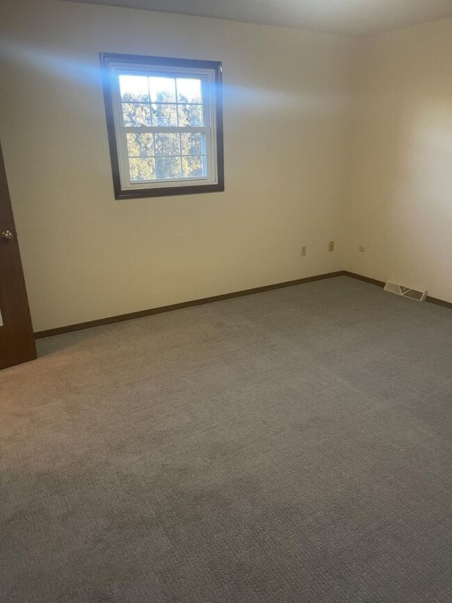 Building Photo - 1376 Red Tail Hawk Dr