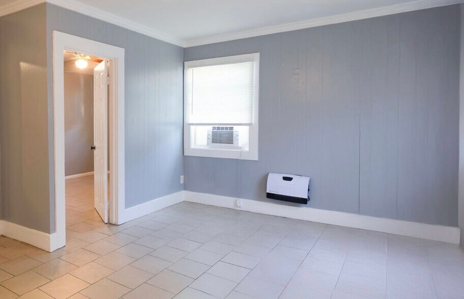 Building Photo - 2325 Spain St