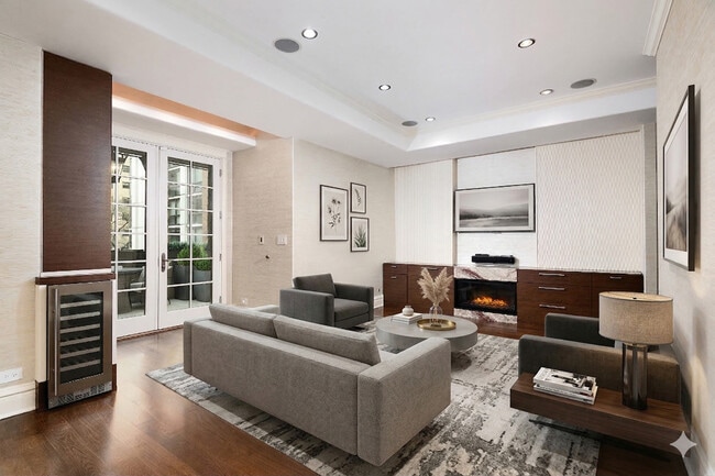 Building Photo - 1347 N State Pkwy