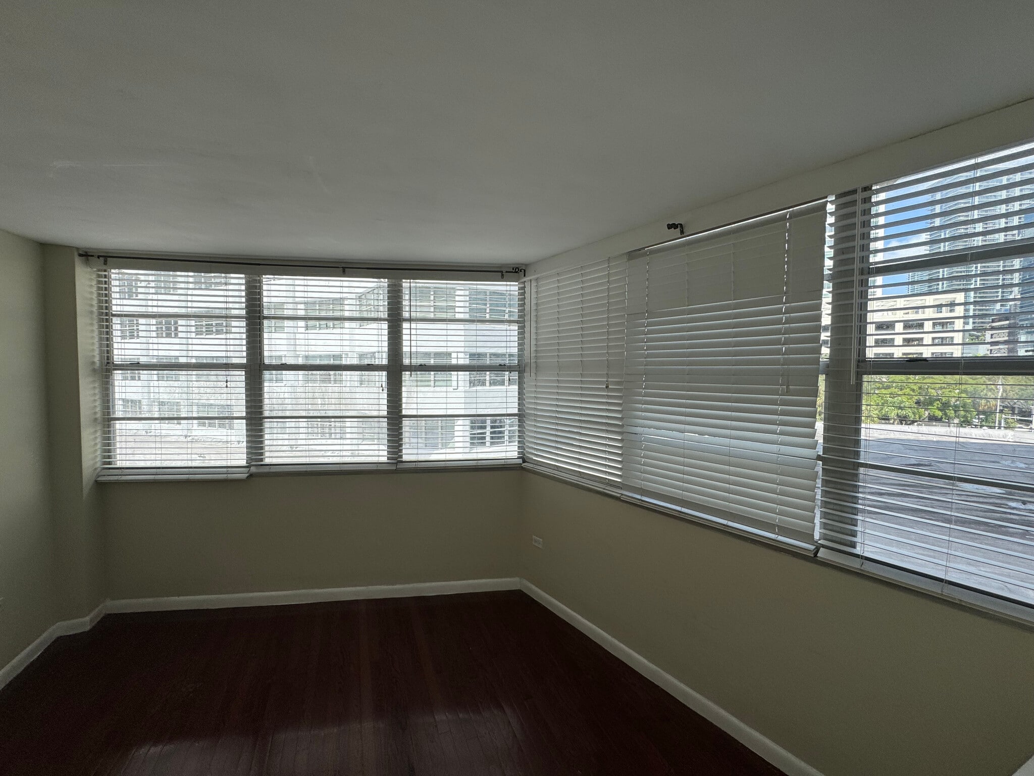 Building Photo - 801 Brickell Bay Dr