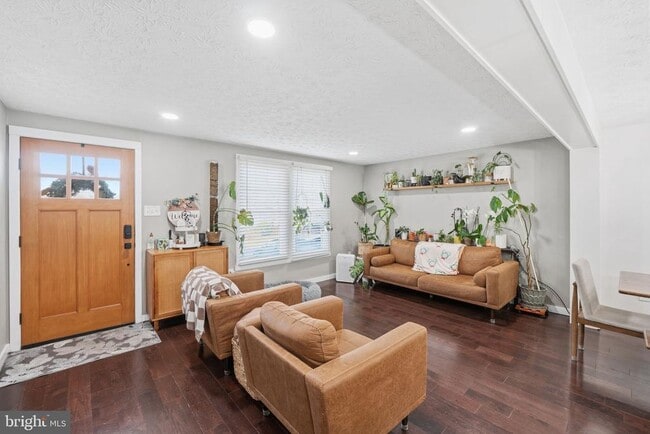 Building Photo - 117 Village Way