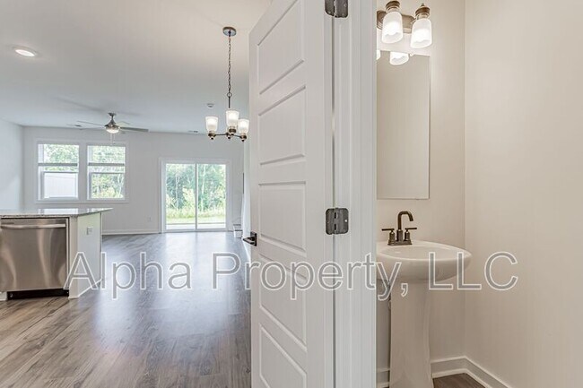 Building Photo - 1218 Westgate Vlg Dr