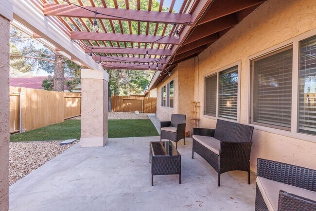 Building Photo - Beautiful home for rent