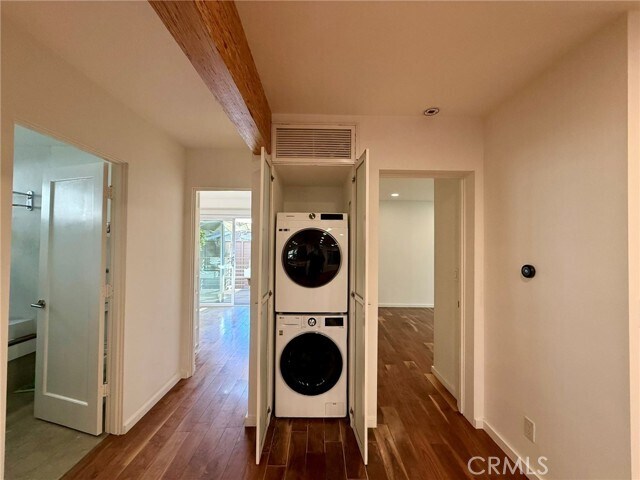 Building Photo - 2302 Oakwood Ave