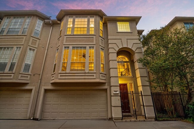 Building Photo - 5407 Lillian St