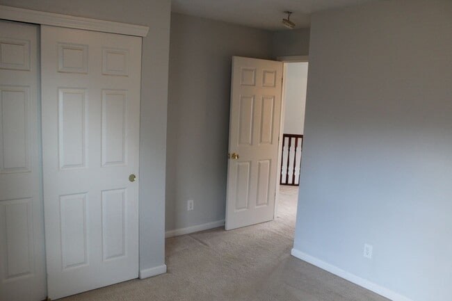 Building Photo - Spacious 5 Bedroom Home in Avon Schools!