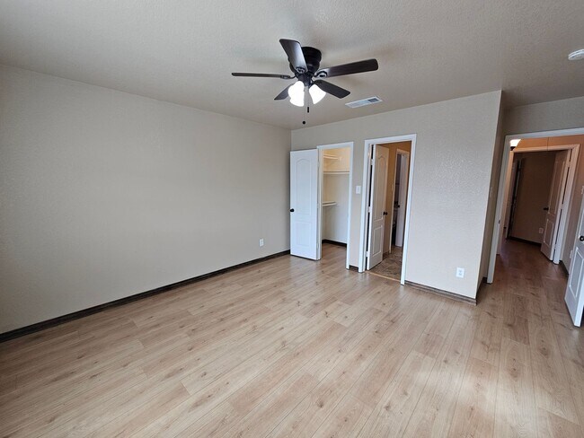 Building Photo - Spacious & Inviting 6-Bedroom Cedar Hill Home – Perfect for Your Next Move