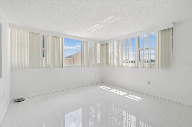 Building Photo - 450 Treasure Island Causeway