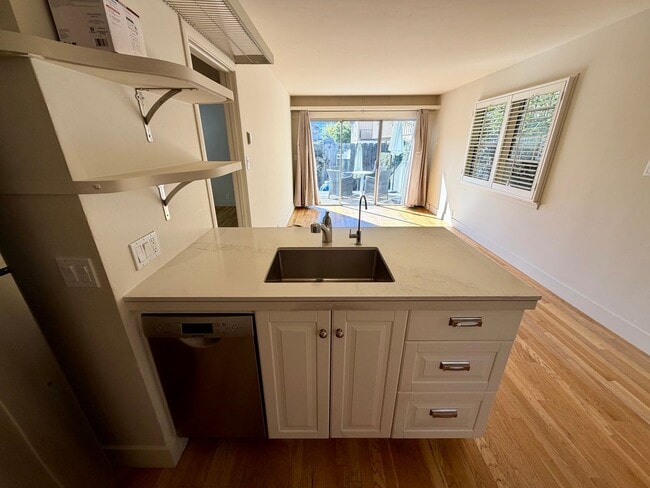 Building Photo - 1072F-A/B-PGPM-T/L-CS