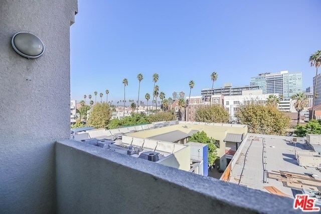 Building Photo - 620 S Gramercy Pl