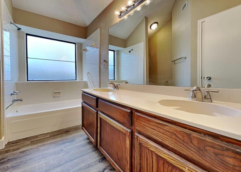 Building Photo - 7301 Seascape Dr