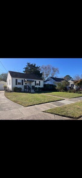 Building Photo - 317 Dune St