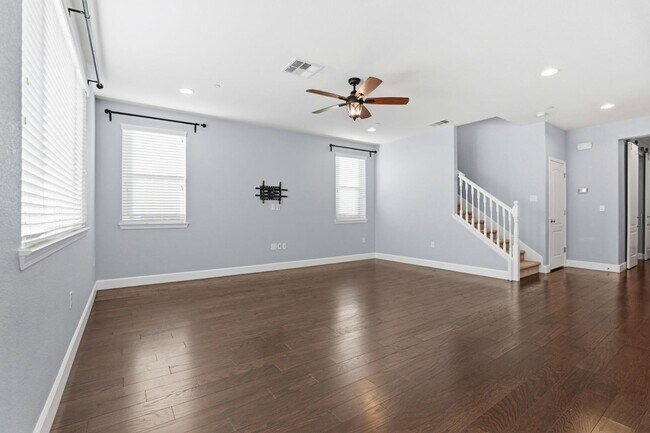 Building Photo - 1818 Tarragon Dr