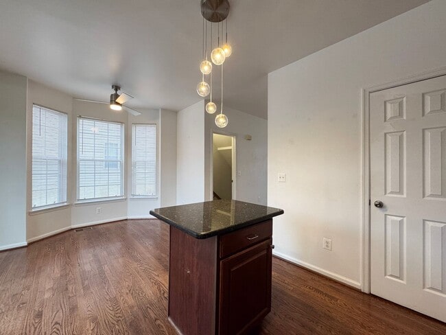 Building Photo - Spacious 2 Primary Beds 1 Den 3.5 Bath Townhome In Vibrant Sycamore Hill