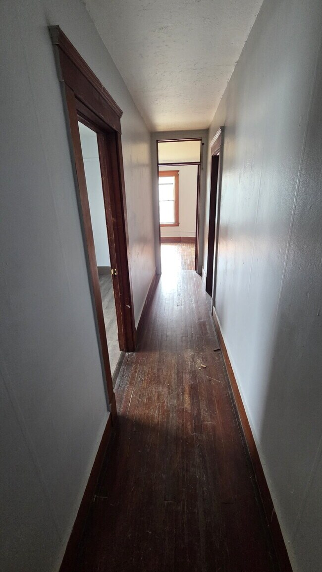 Building Photo - 3 Bedroom with Finished Attic Space/4th Room!